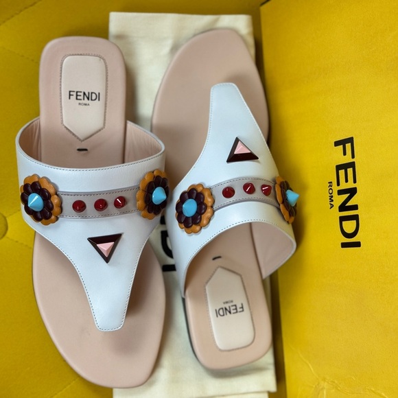 FENDI Sandals - Tong sandals Flat Studs leather white Size 6.5 - Picture 1 of 13